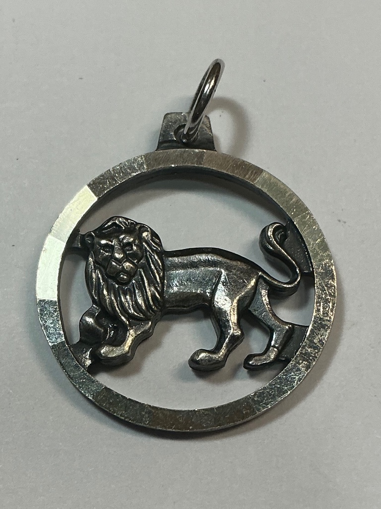 Vintage Anson Sterling Silver Lion Pendant. 7/8 Inch Diameter